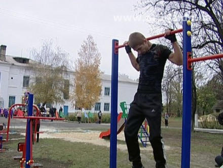 В поселке Шевченко открыли суперсовременнцю спортивную площадку (фото + видео)