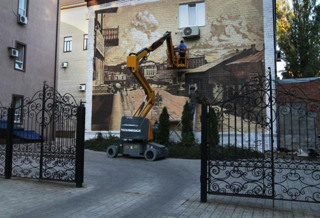 Центр Донецка украсило старовинное граффити (фото)