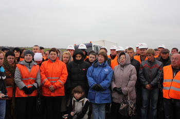 Сегодня торжественно открыли участок дороги европейского уровня Красноармейск-Селидово (фото)
