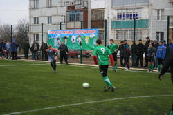 В Курахово торжественно открыли футбольное поле с искусственным покрытием (фото)