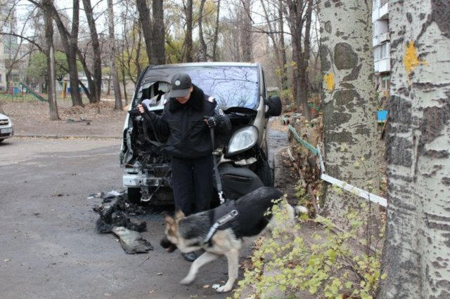 В Донецке появился автомобильный маньяк, который за ночь сжег 5 машин (фото + видео)