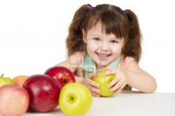 Детей Марьинского района накормят халявными яблоками