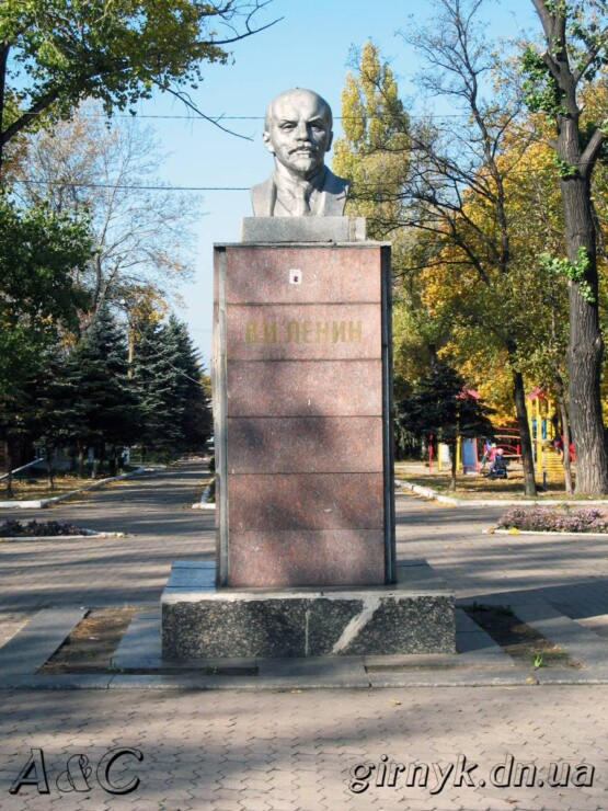 Памятник В.И. Ленину в Новогродовке