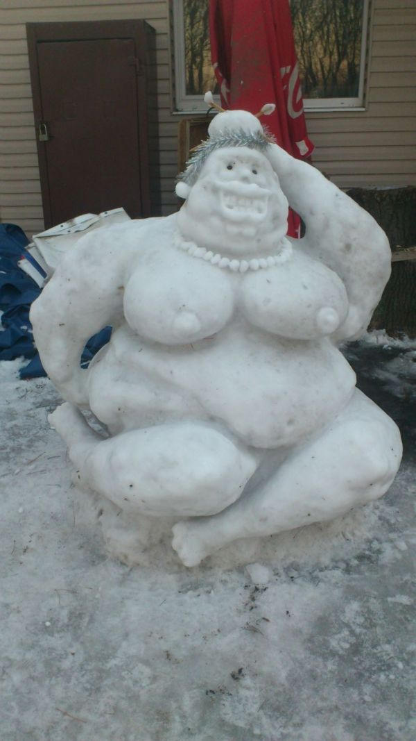 В парке Щербакова появилась неприличная снежная баба (фото)