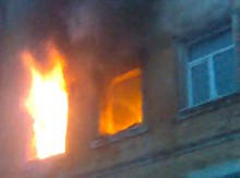 Сегодня в Красноармейске, в микрорайоне “Солнечном” горела квартира. Есть пострадавшие (+ видео)