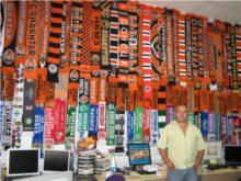 Дончанин собрал самую большую коллекцию футбольных шарфов ФК «Шахтер» (видео)