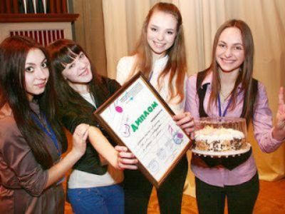 Юные журналисты Новогродовской школы №10 победили на областном конкурсе журналистской песни (фото)