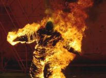 В Марьинке женщина, разжигая костер, превратилась в горящий факел