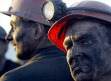 Донбасский шахтер добывает 27 тонн угля ежемесячно