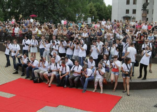 Парад невест в Донецке (фото + видео)