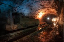 На шахте «Добропольская» 27-летнего шахтера насмерть придавил вагон
