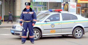 В Донецке начали продавать водку в машинах ДПС (фото)