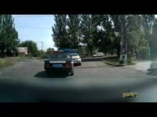 В Красноармейске гаишники грубо нарушают правила дорожного движения (видео)