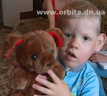 Благодаря добрым людям 3-летний ребенок из Димитрова получил шанс на выздоровление (видео)