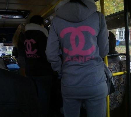 Дончанки носят "Chanel" и ездят стоя в общественном транспорте (фото)