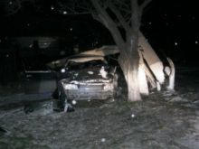 В Доброполье автомобиль насмерть сбил пешехода и врезался в столб (фото)
