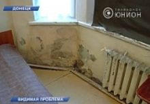 Больница Донецка: одеяла на окнах и грибок на стенах (видео)