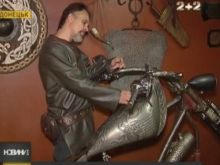 Мастер из Донецка с помощью молотка и листа металла создал мотоцикл в скандинавском стиле (видео)