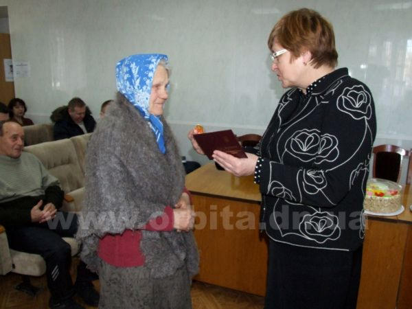 Три жительницы Красноармейска удостоены звания "Мать-героиня" (фото)