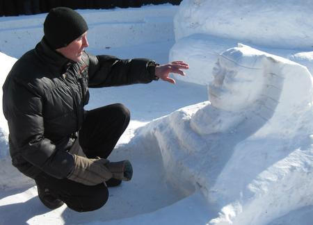 Заключенные Донбасса создали огромные снежные скульптуры (фото, видео)