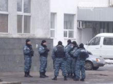 В Красноармейске бойцы «Беркута» защищали здание Красноармейского исполкома от возможного захвата (фото, видео)