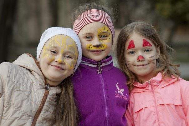 Донецкие дети флеш-мобом поддержали мир в Украине (фото)