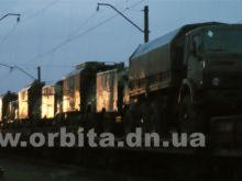 Железнодорожный состав с военной техникой переполошил станцию Красноармейск (фото, видео)