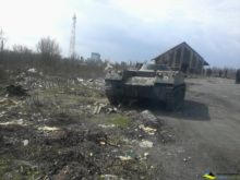 В Доброполье высадились десантники с танками и БТРами (фото, видео)