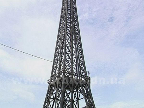 В Родинском появилась Эйфелева башня (фото, видео)