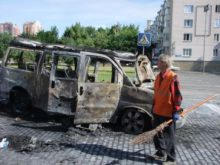 Последствия взрыва в Донецке: разрушения, обгоревшие машины, 3 человека скончались (фото)