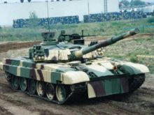 По словам очевидцев, российские танки и колонна военной техники вошли в Донецк (видео)