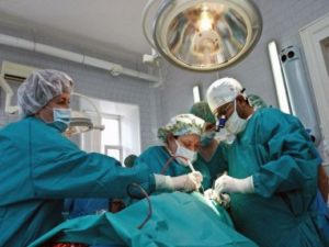 В больницы Красноармейска и Димитрова поступают пациенты с огнестрельными ранениями