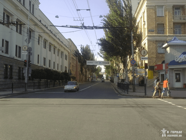 Улицы Донецка пусты и безлюдны даже в час пик (фото)