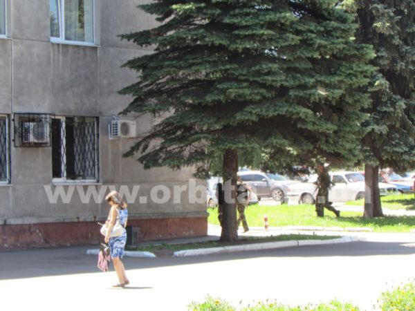 Украинские военные в центре Красноармейска (фото)