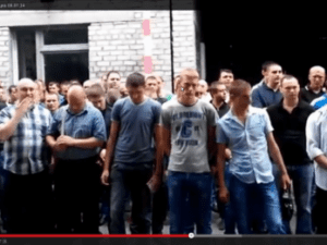 Донецкие милиционеры приняли присягу ДНР: те, кто отказались, — покинут город (видео)