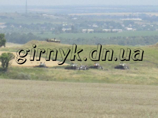 Фотофакт: украинская военная техника заняла позиции для обстрела Карловки