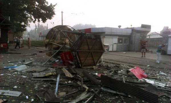 Последствия артобстрела в Донецке: разрушения и жертвы (фото, видео)