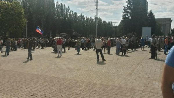 Центр Донецка превратился в кладбище военной техники (фото, видео)