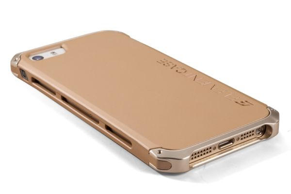 Element Case запаковала iPhone 5/5s в поликарбонат и алюминий