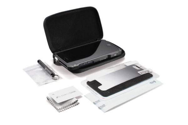 Element Case запаковала iPhone 5/5s в поликарбонат и алюминий