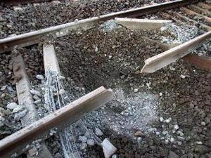На железнодорожном перегоне Красноармейск – Гродовка взорван мост