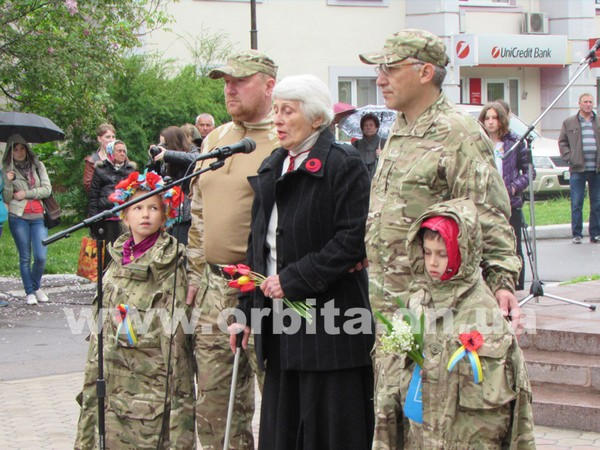 В Красноармейске шествием почтили память героев Второй мировой войны (фото, видео)