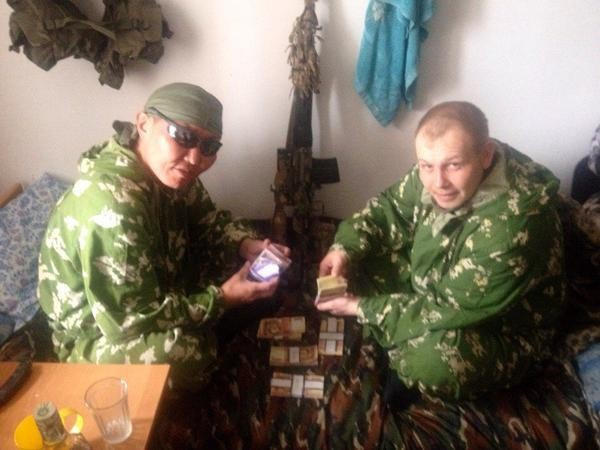 Донецк времен ДНР: боевики купаются в роскоши, а простые дончане пытаются выжить (фото)