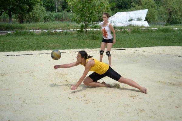 В Красноармейске девушки учавствовали в соревнованиях по пляжному волейболу