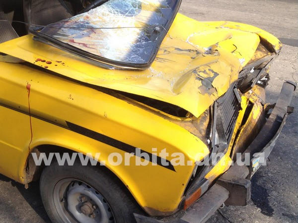 В Димитрове легковушка врезалась в грузовик (фото)