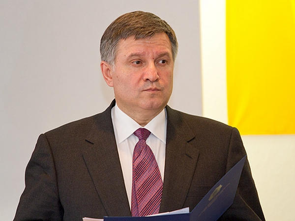 Министр МВД распустил ГАИ Донецкой области