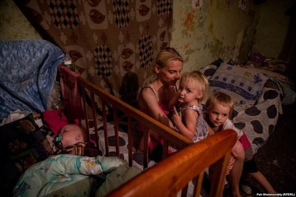 Как живут дети подземелья Донбасса