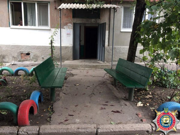 В больницу Красноармейска доставлен пенсионер с ножевыми ранениями