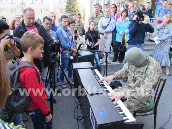 В Красноармейске выступил Piano Extremist