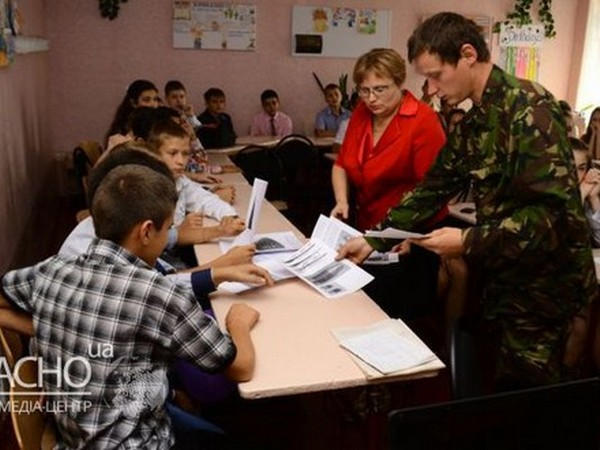 Школьников Красноармейске учили правилам жизни в реалиях войны